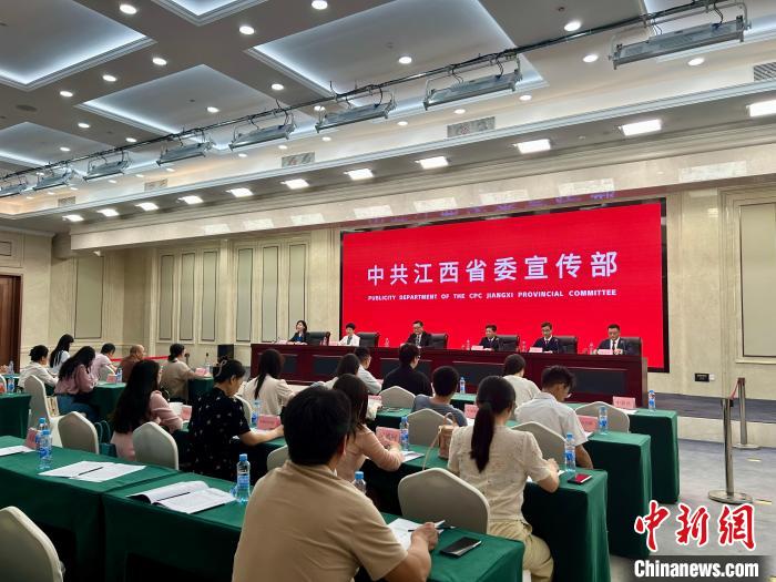 江西吉安培育壮大千亿产业集群 去年电子信息产业营收突破2000亿元