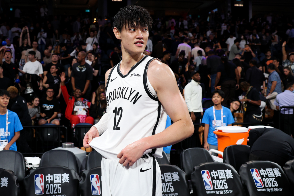 体坛联播｜曾凡博被篮网裁掉，欧洲金童奖公布25人候选